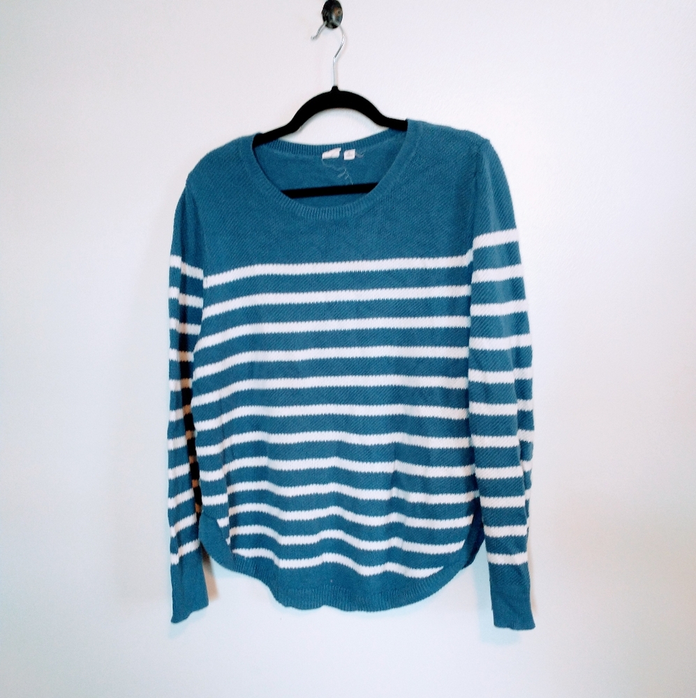 Gap striped blue and white sweater size XL with curved hem